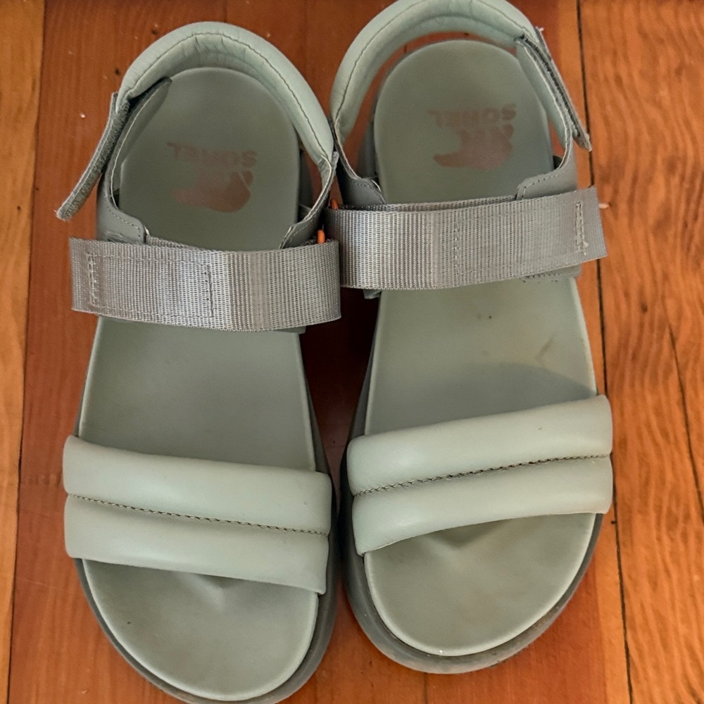 Sorel women’s sandals Size 8